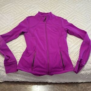 Lululemon define size 6 fuchsia purple colored jacket